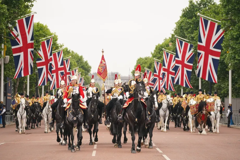 Troops process down The Mall