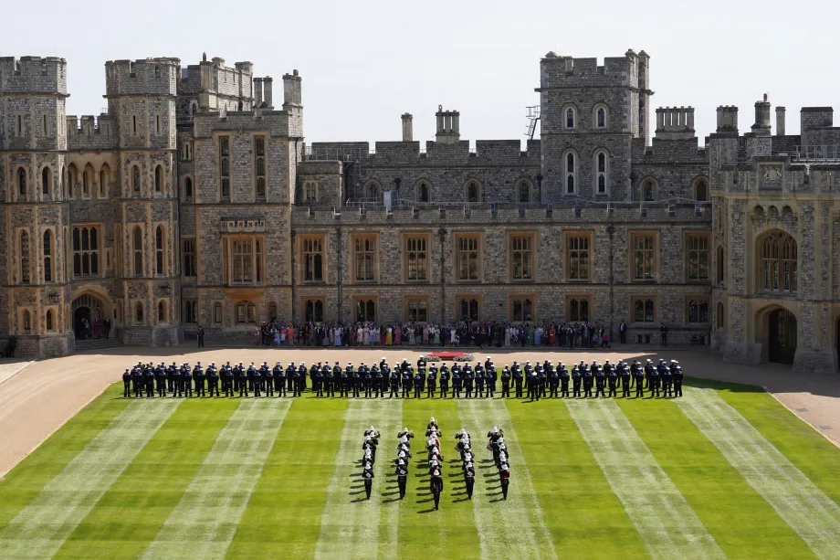The King presents Royal Navy personnel with RVO medals