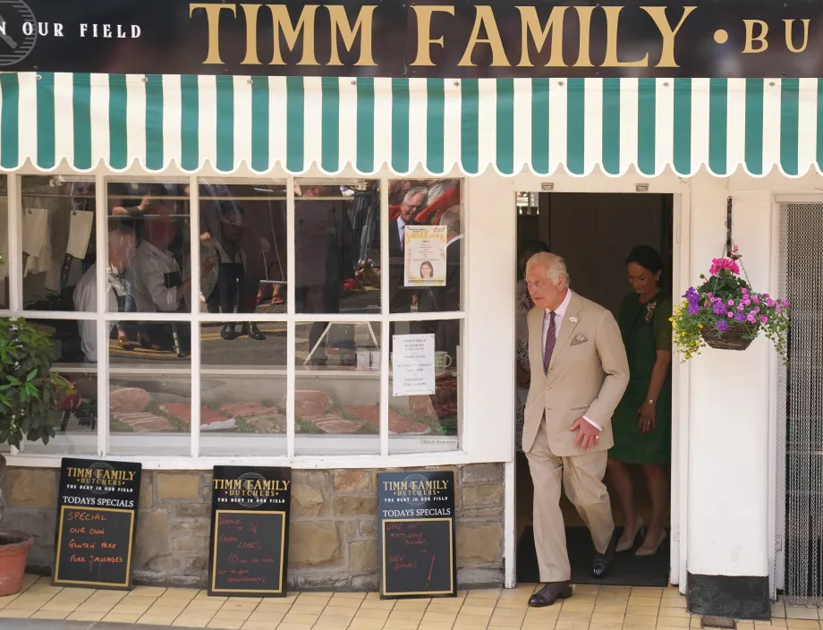 The King visits shops in Pickering