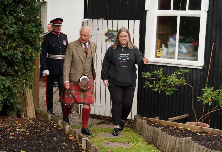 The King visits Kinross