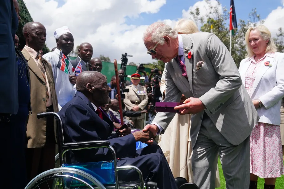 The King at the Commonwealth War Graves Cemetery 
