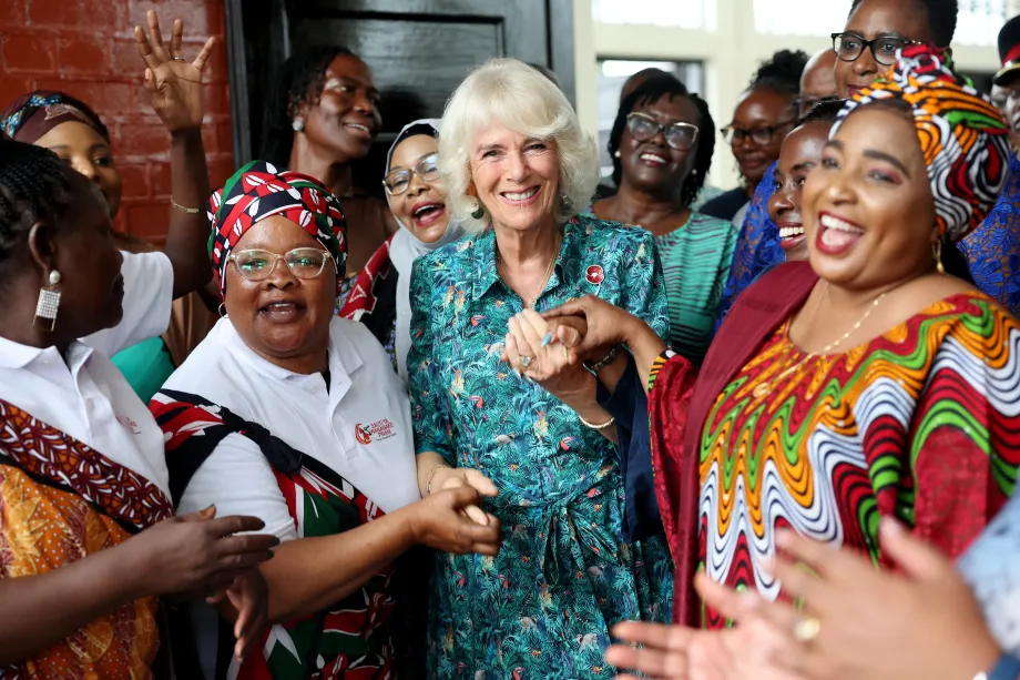 The Queen with volunteers and staff from Sauti Ya Wanawake