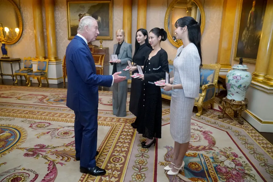 The King presents BLACKPINK with their Honorary MBEs