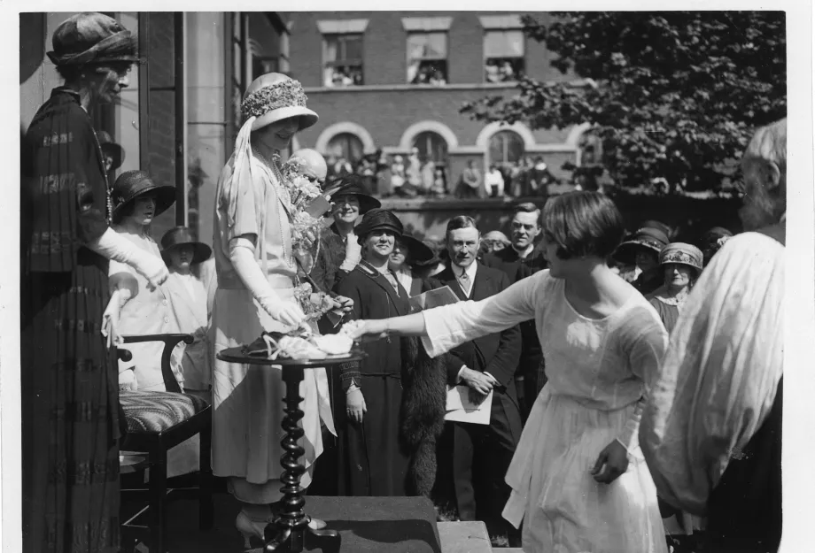 The Queen Mother opens the Katherine Low Settlement
