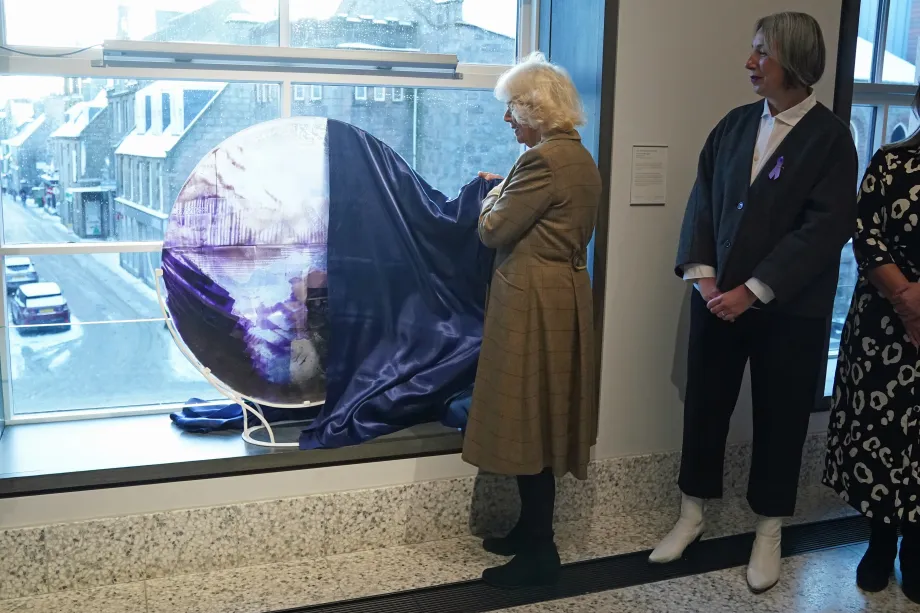 The Queen visits Aberdeen Art Gallery