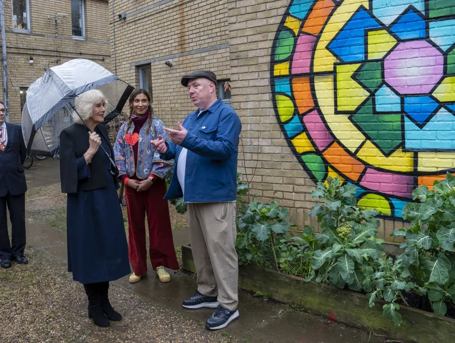 The Queen visits Kindred Studios
