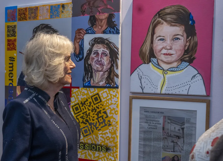 The Queen visits Kindred Studios
