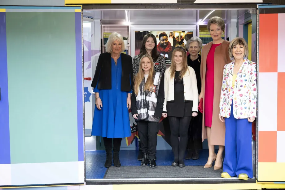 The Queen on board the WOW Bus