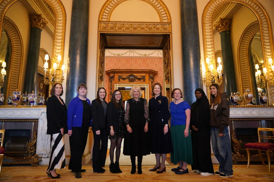 The Queen with SafeLives Changemakers