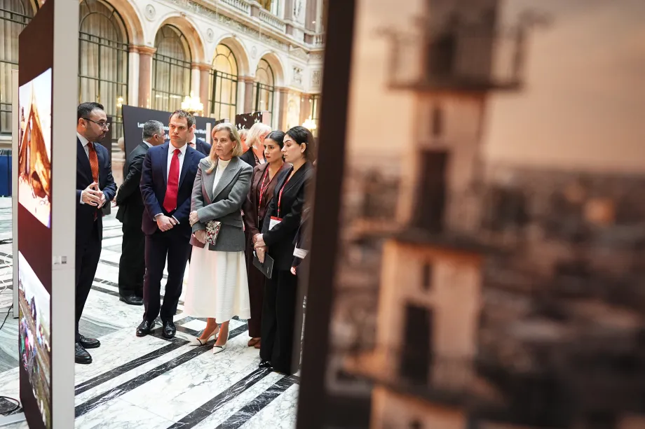 The Duchess of Edinburgh looks at the exhibition