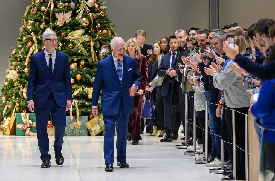 The King meets Apple staff