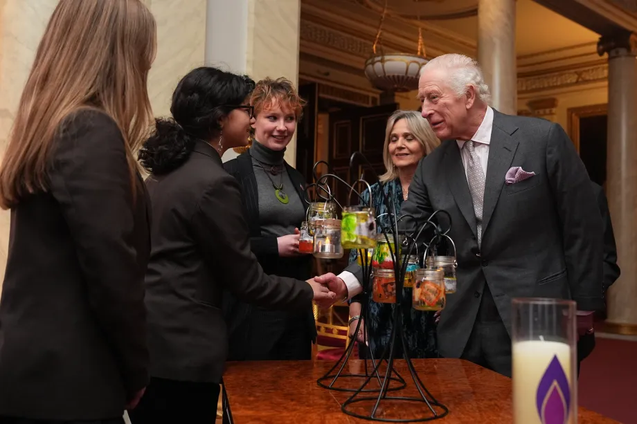 The King visits a display of candles