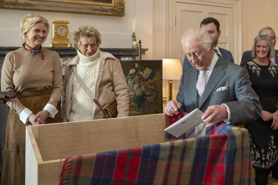 The King places the first item into The King's Foundation time capsule
