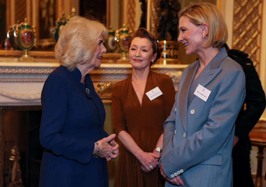 The Queen celebrates the National Theatre