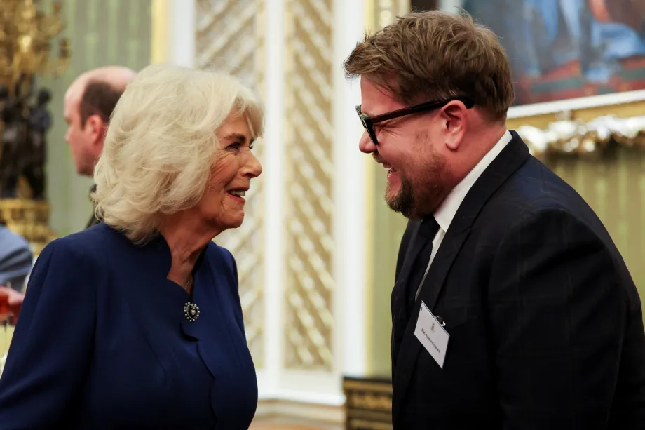 The Queen celebrates the National Theatre