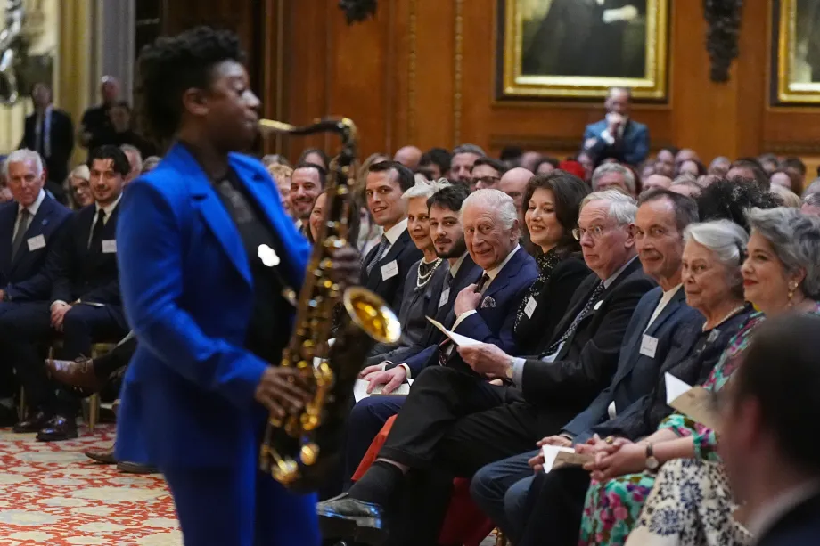 The King and guests watching a performance by YolanDa Brown