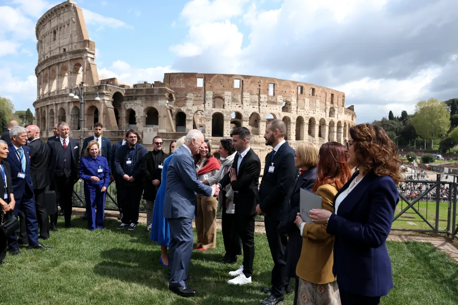 Their Majesties meet archeologists whilst at the Colosseum