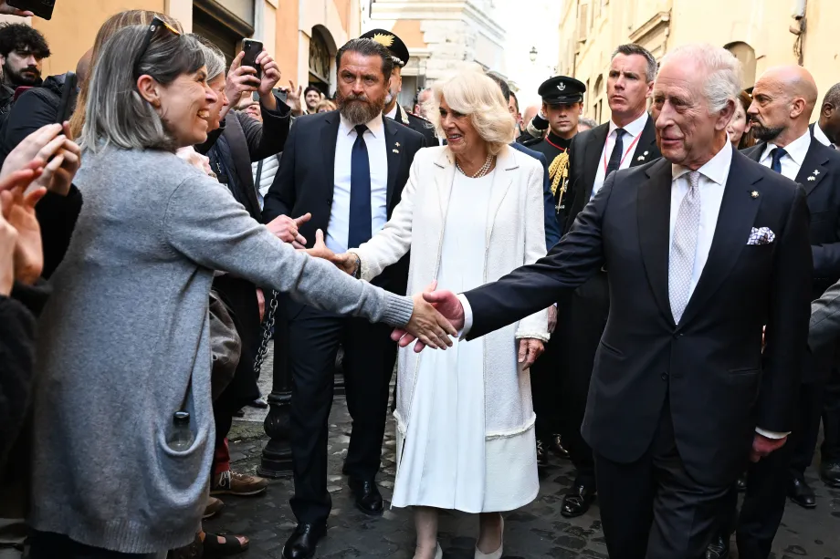 The King and Queen meeting crowds after leaving the Italian Parliament
