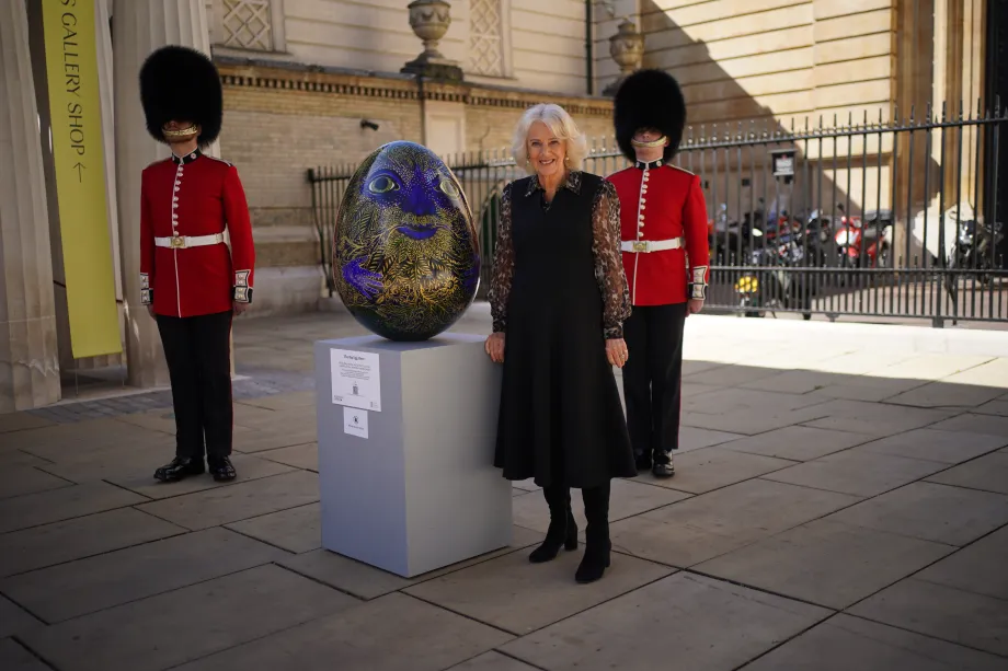 The Queen visits the ‘Green Man Dumpty Humpty Egg’ outside The King's Gallery