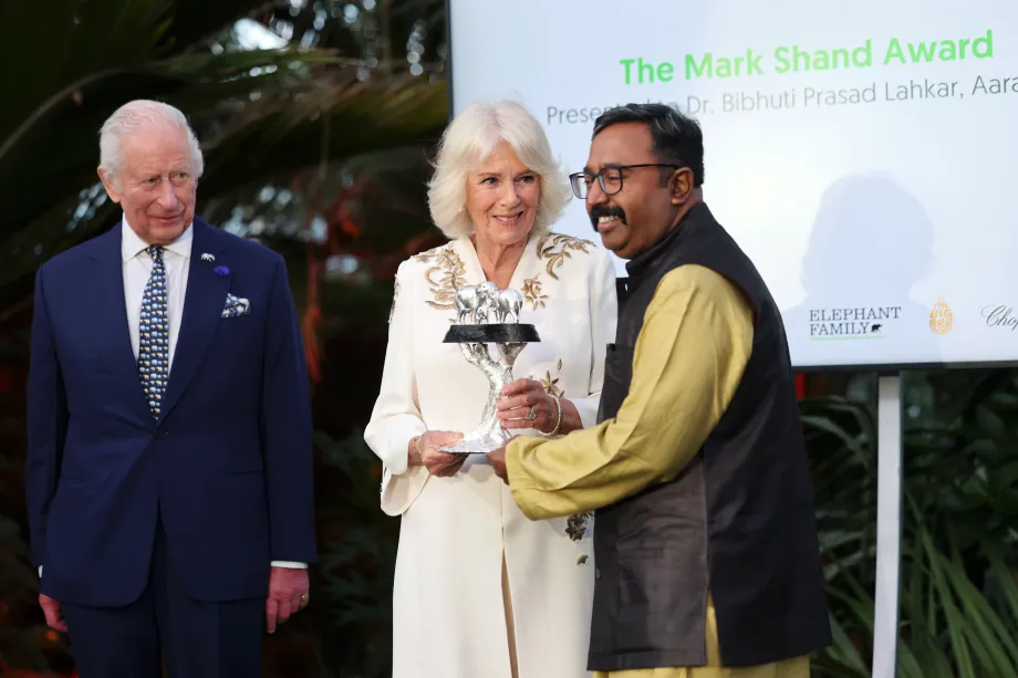 The King and Queen present an Award