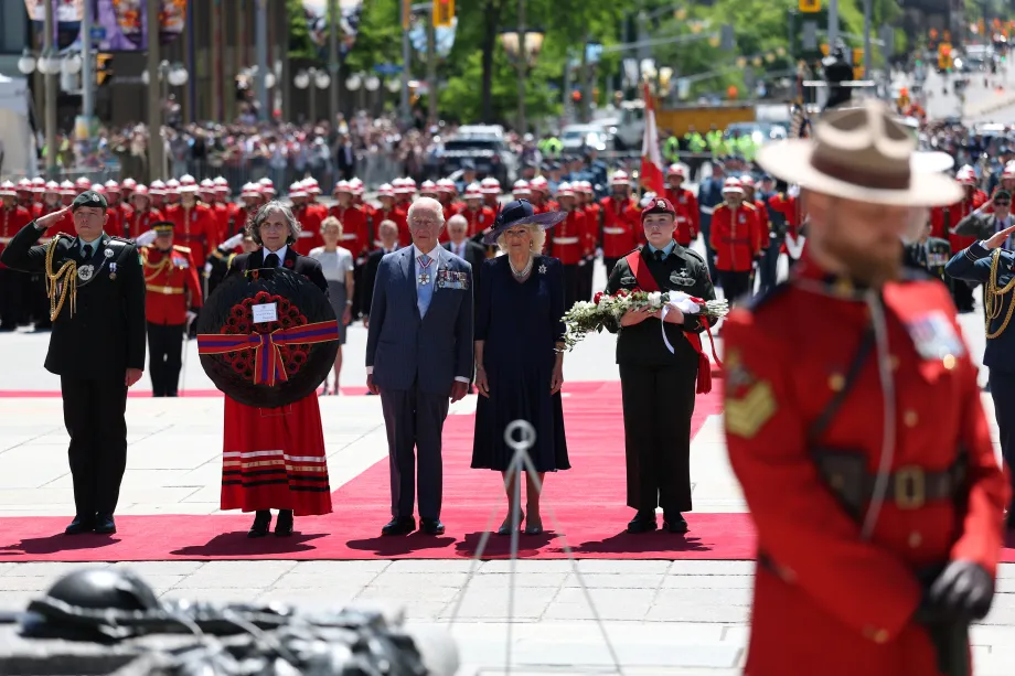 The King and Queen at the National War Memorial, Ottawa