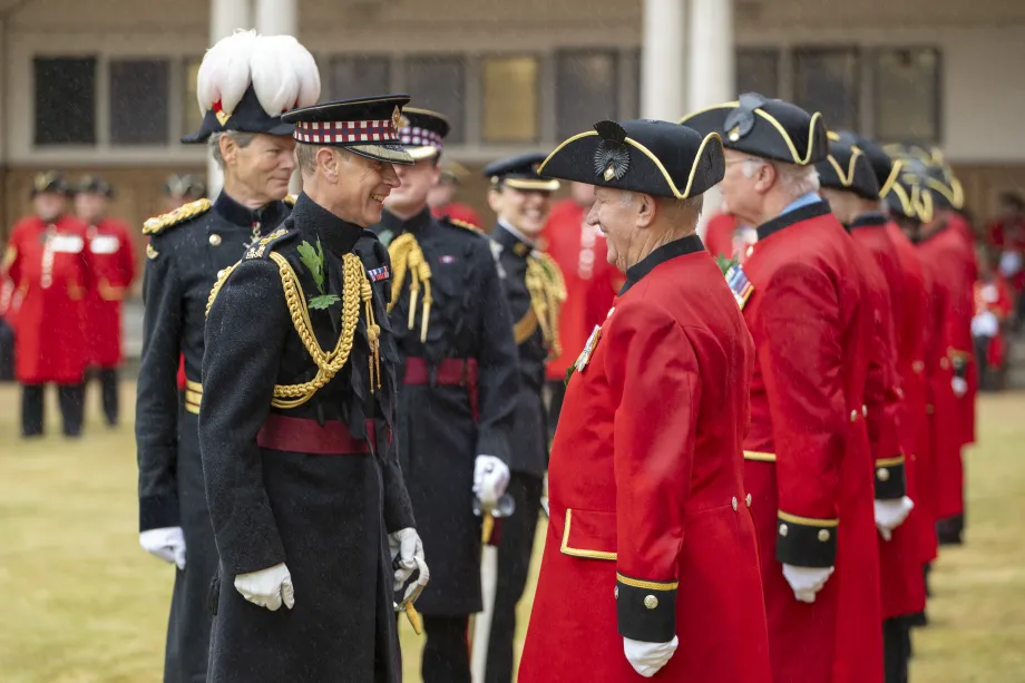 The Duke of Edinburgh in conversation with a Chelsea Pensioner