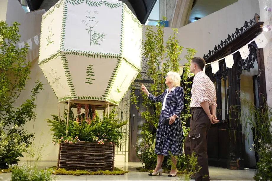 The Queen looks at a floral installation at the Garden Museum
