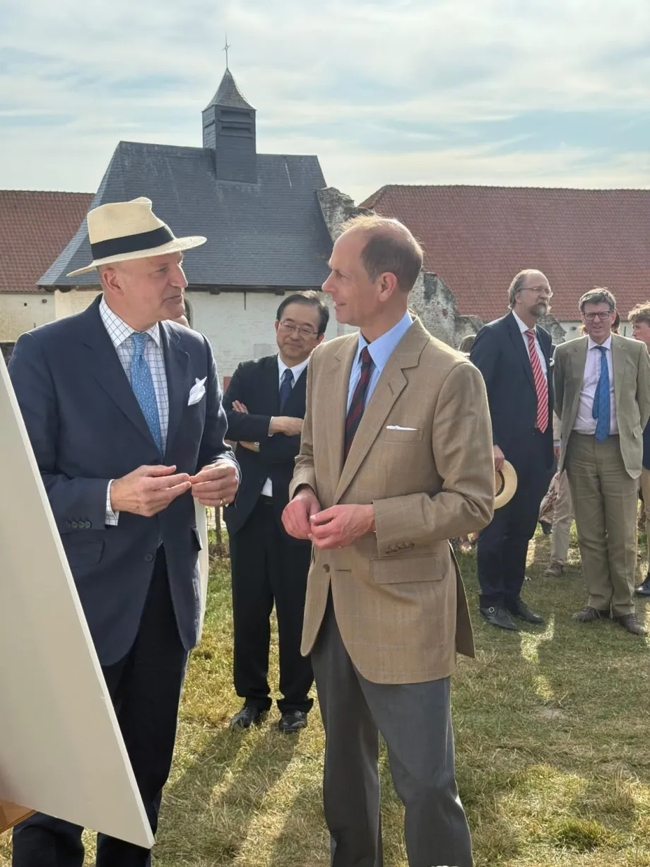 The Duke in discussion at Hougoumont Farm