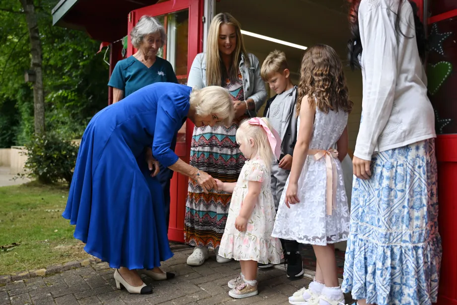 The Queen at Little House