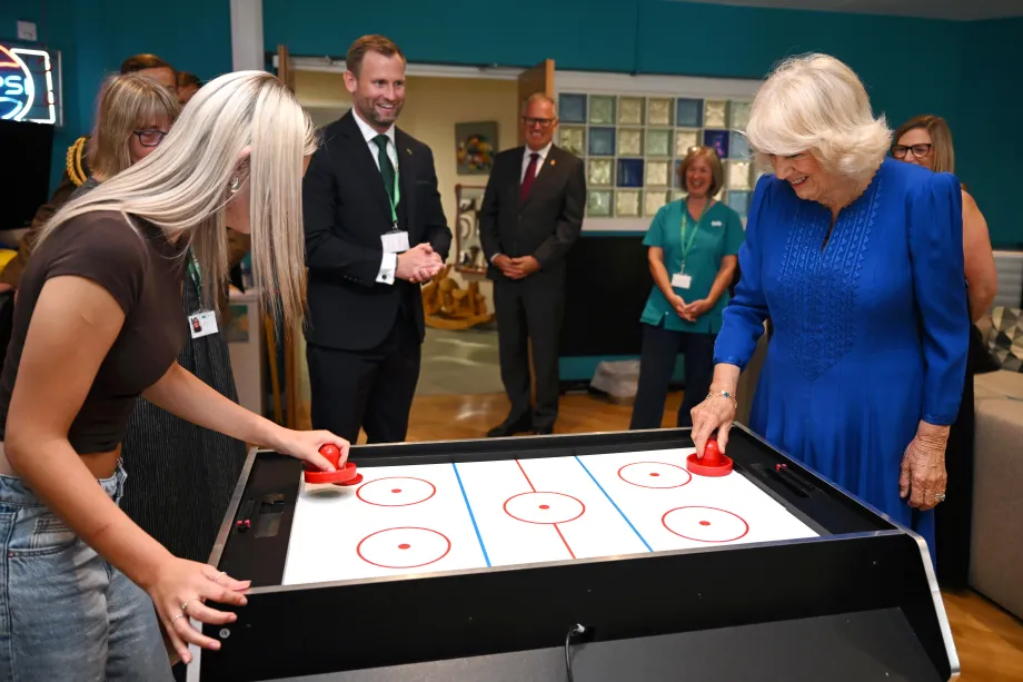 The Queen at Little House