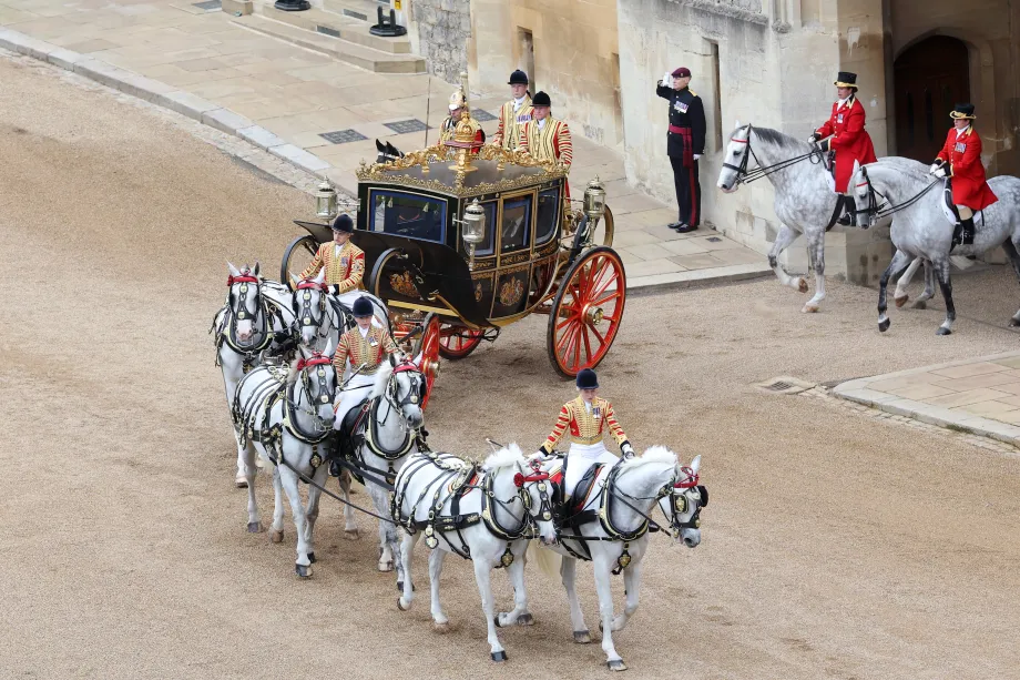 The State Coach arrives carrying The King and The President 
