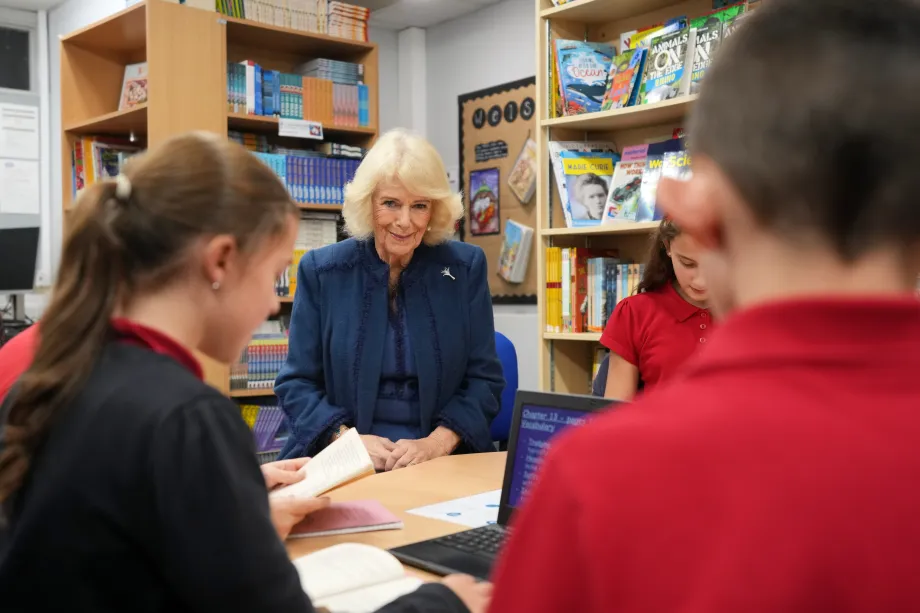 The Queen listens to pupils reading