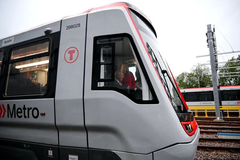 The King takes control of a tram-train