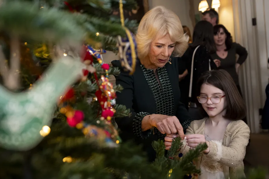 The Queen invites children to decorate the Clarence House Christmas tree