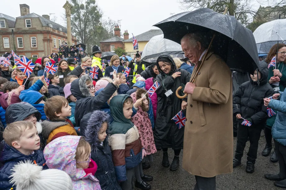 The King meets local school children in Dedham