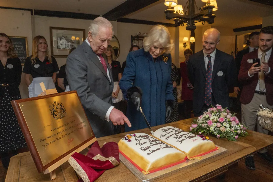 The King and Queen cut cake at tea party