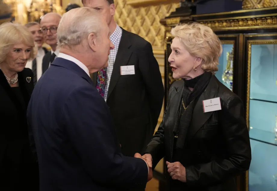 The King talks with Patricia Hodge