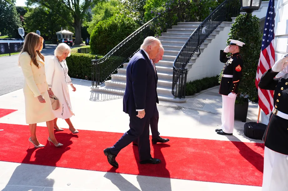 The King and Queen arrive at the White House