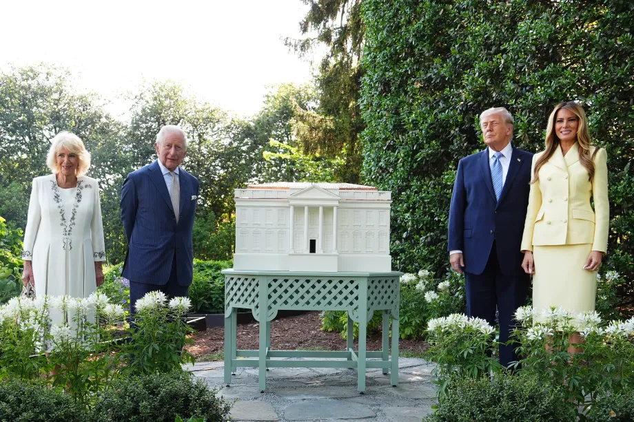 The King and Queen visit the beehives at the White House