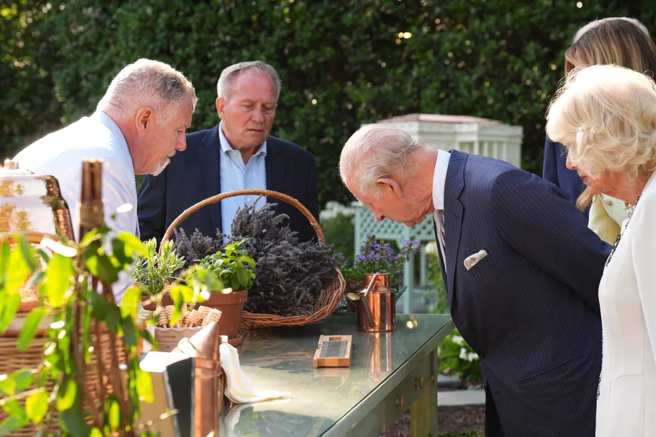 The King and Queen visit the White House beehives