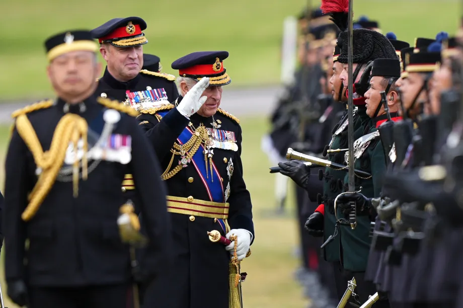 The King visits The King's Gurkha Artillery