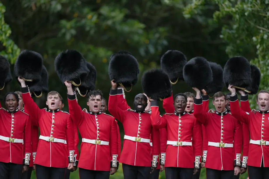 The Grenadier Guards receive New Colours