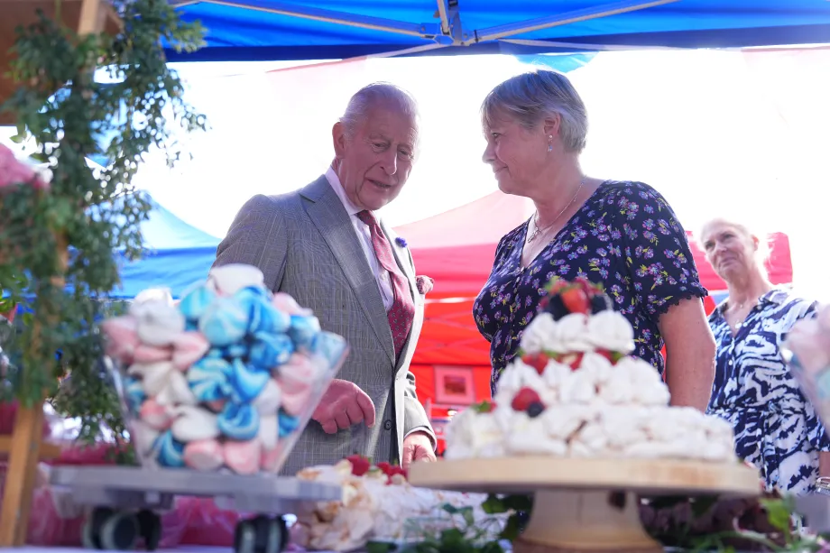 The King visits Jedburgh