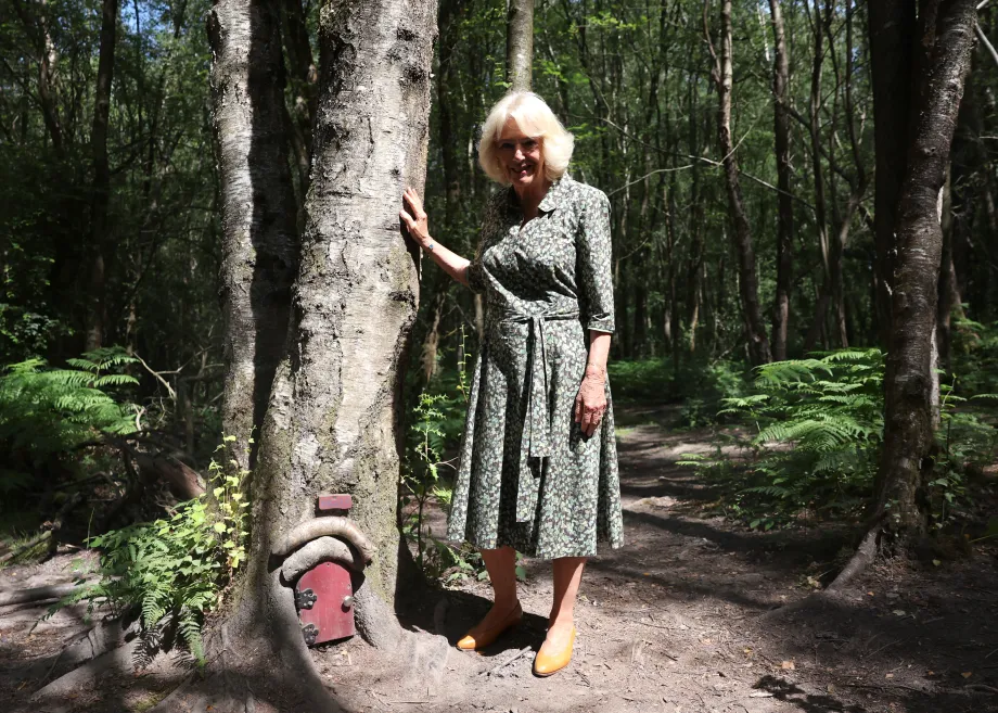 The Queen visits Piglet's House