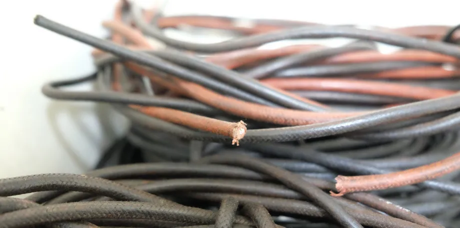 Removing VIR cabling at Buckingham Palace