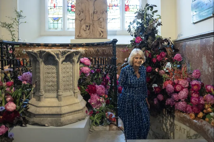 The Queen visits the Garden Museum