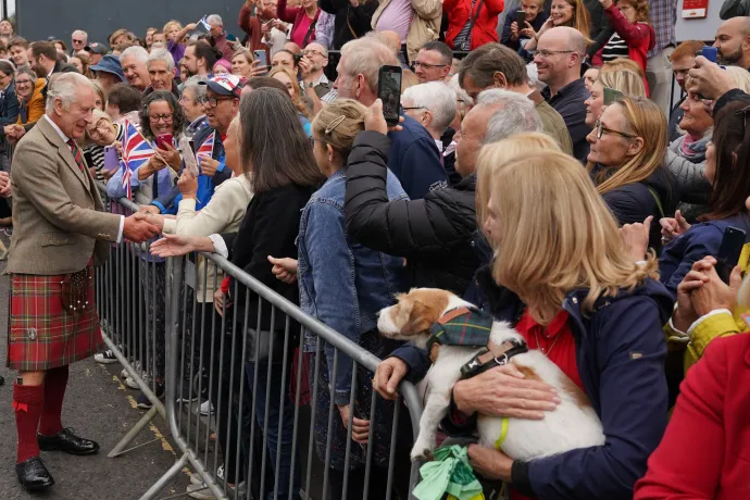 The King visits Kinross