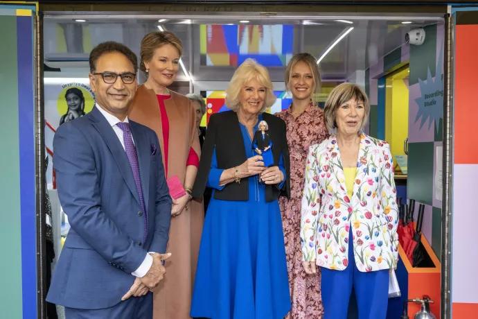 The Queen on board the WOW Bus