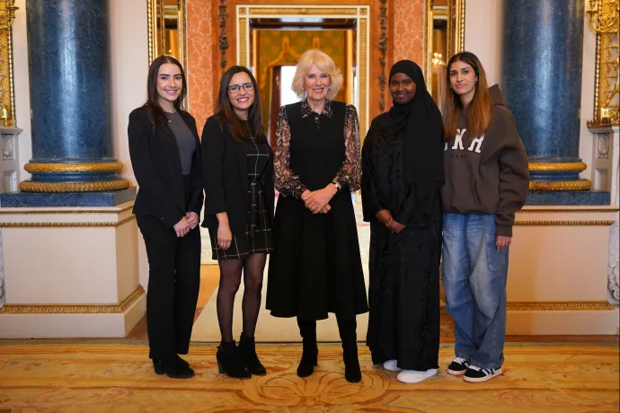 The Queen with SafeLives Changemakers
