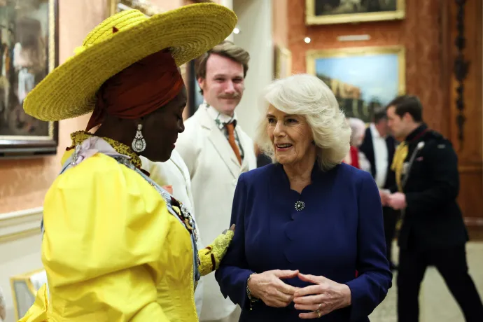 The Queen celebrates the National Theatre